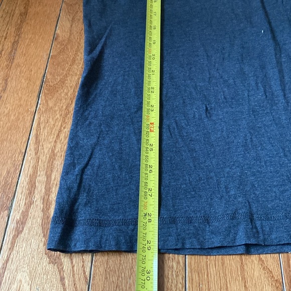 Men's Lululemon V Neck Tee - Picture 9 of 9